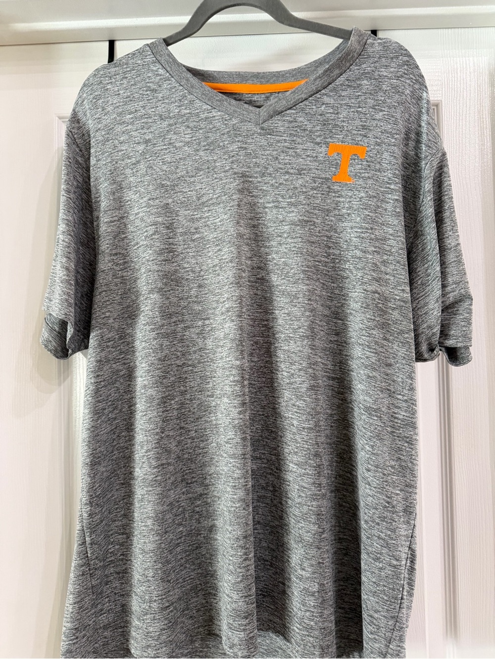 Colosseum Men's Gray Short Sleeve TN VolsV-Neck Tee with Orange 'T' Chest Accent